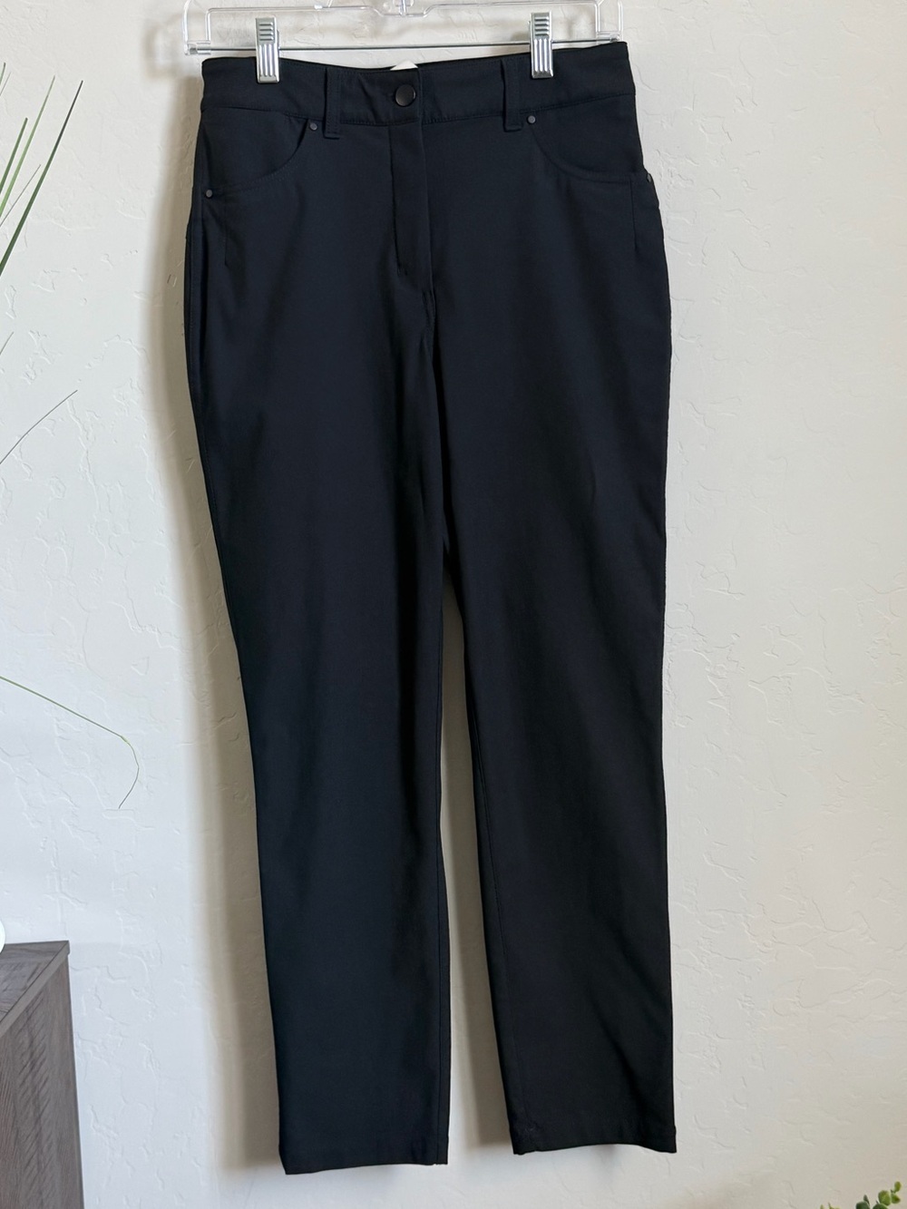 Lululemon Women’s Black Stretch Straight Leg Pants Size 6